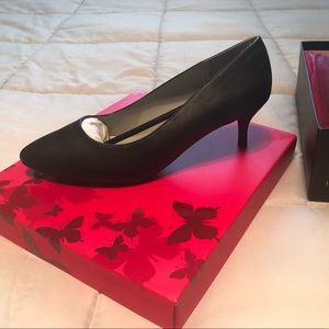 BRAND NEW!  NEVER WORN!  13M Kitten Heels